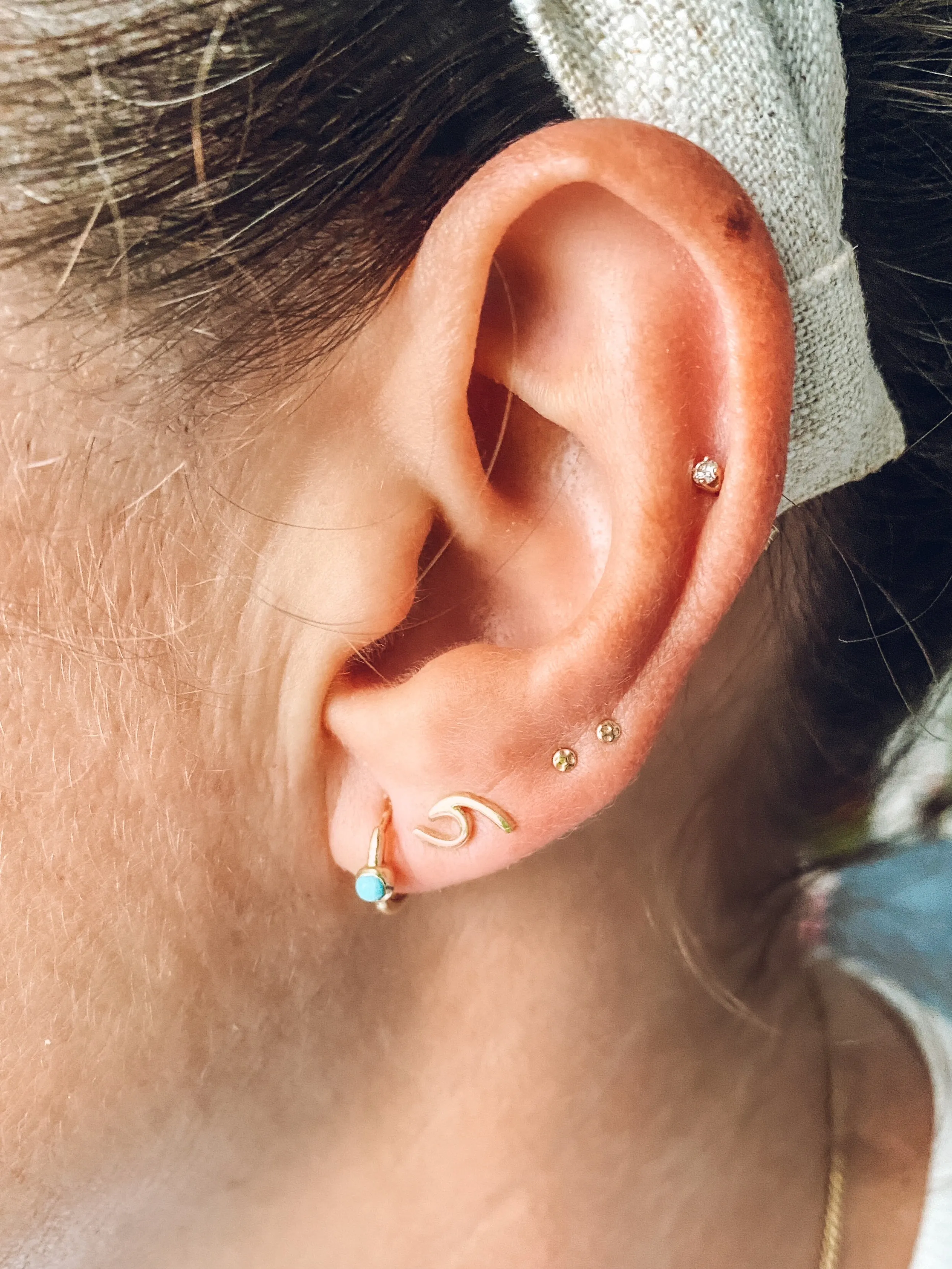 14K Single Wave Earring