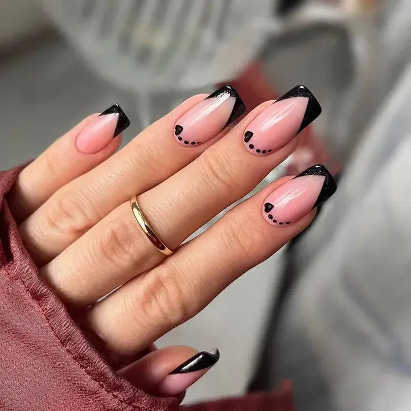 24Pcs Seamless Removable Artificial Press On Nail Art Detachable Fashion False Nails With Designs French Black Edge Fake Nails