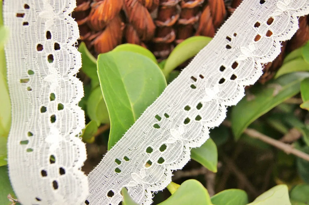 Eyelet Light Beige Scalloped Lace Trim 1¼" wide