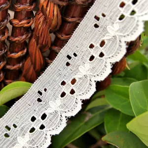 Eyelet Light Beige Scalloped Lace Trim 1¼" wide