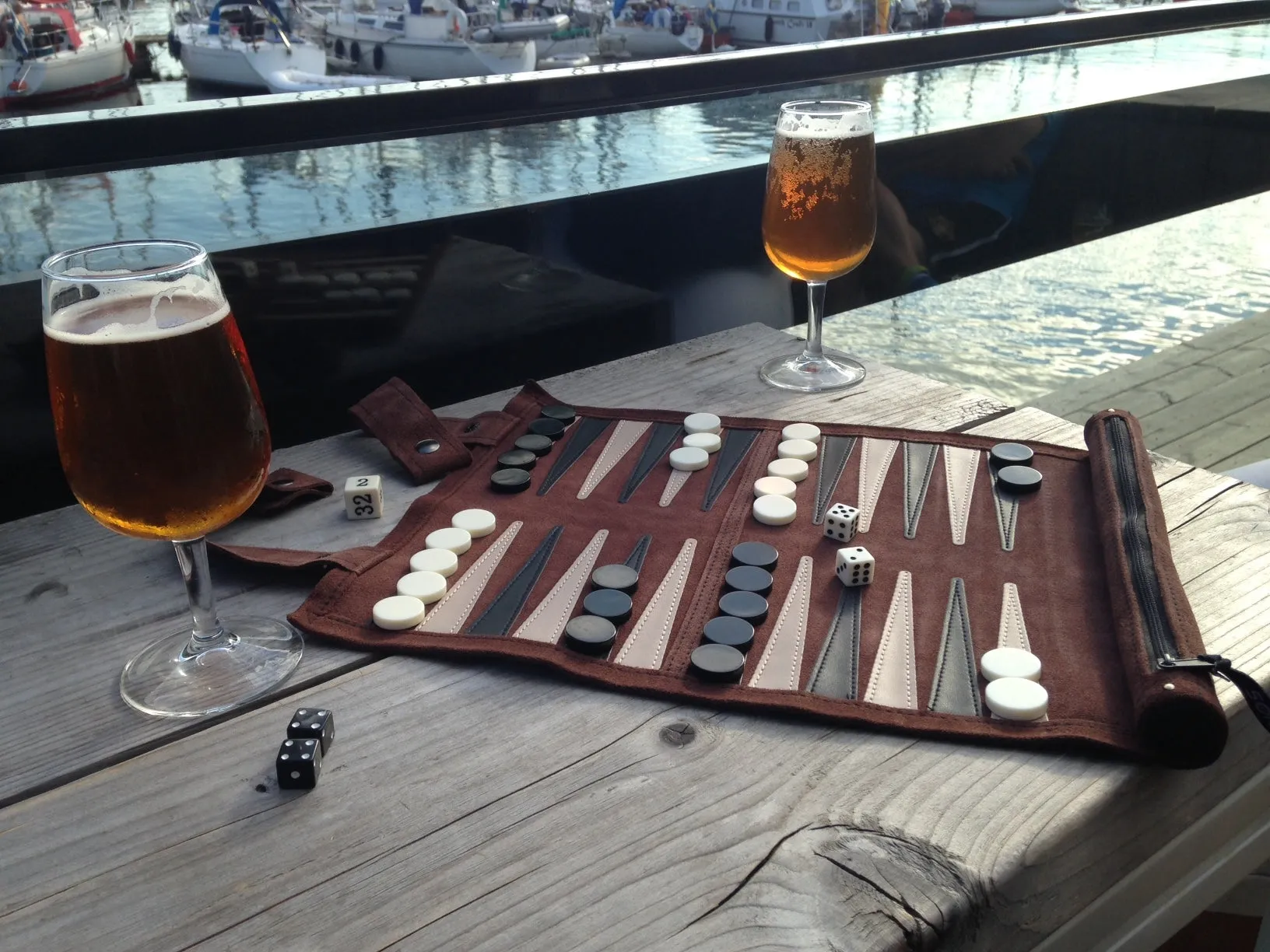 GAMES - TG - ROLL-UP BACKGAMMON