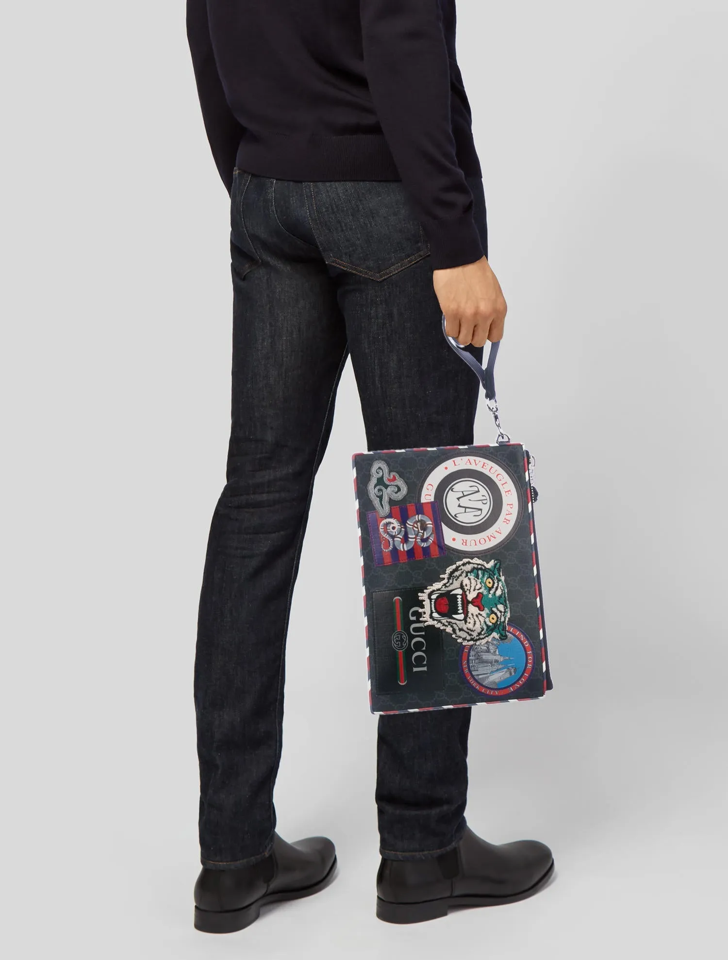 Gucci GG Supreme Night Courrier Pouch in Gray