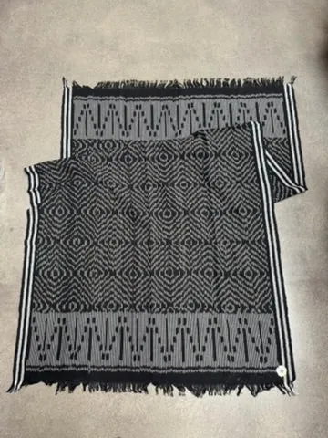 IKAT BLANKET - BLACK/WHITE