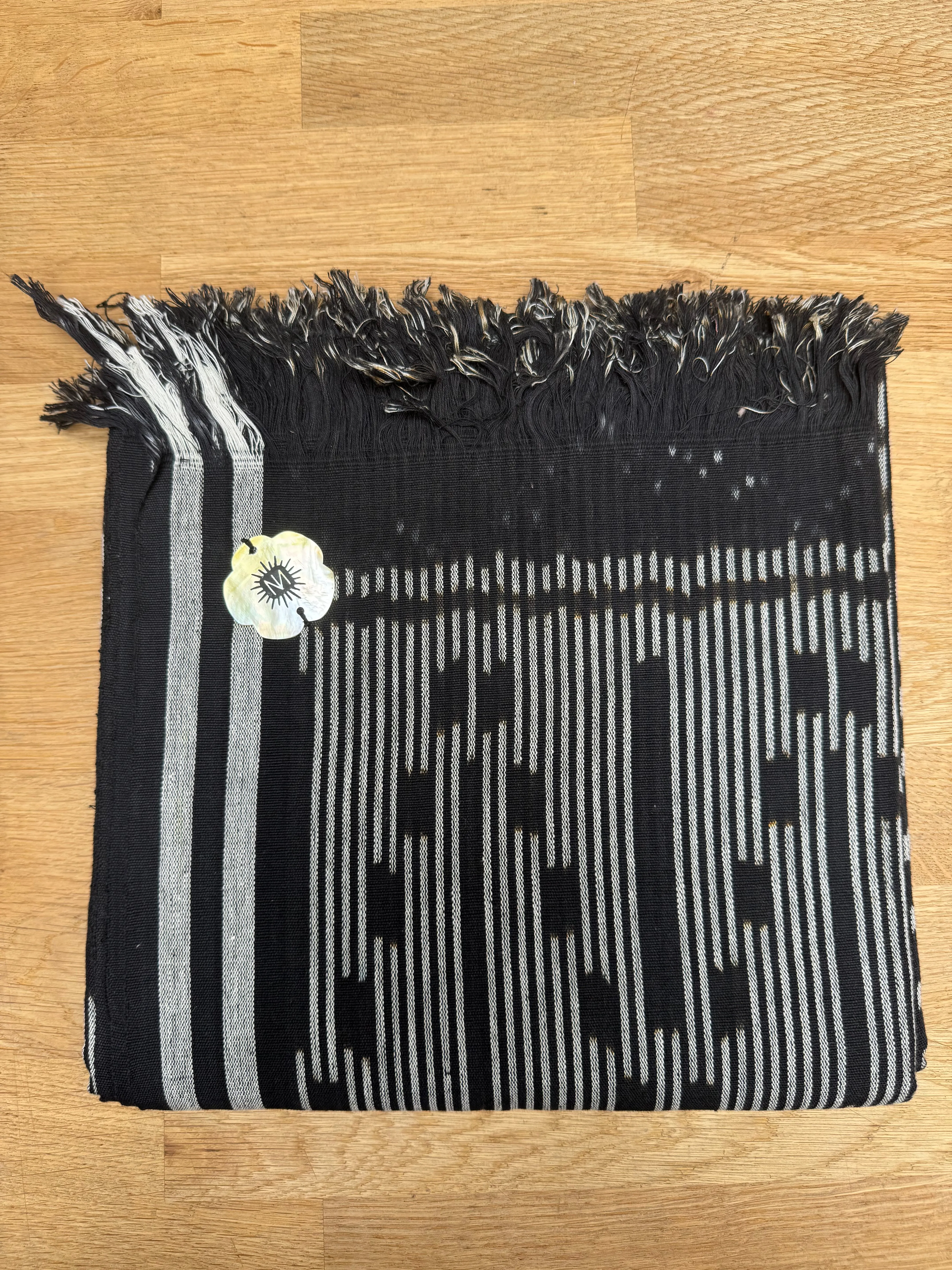 IKAT BLANKET - BLACK/WHITE