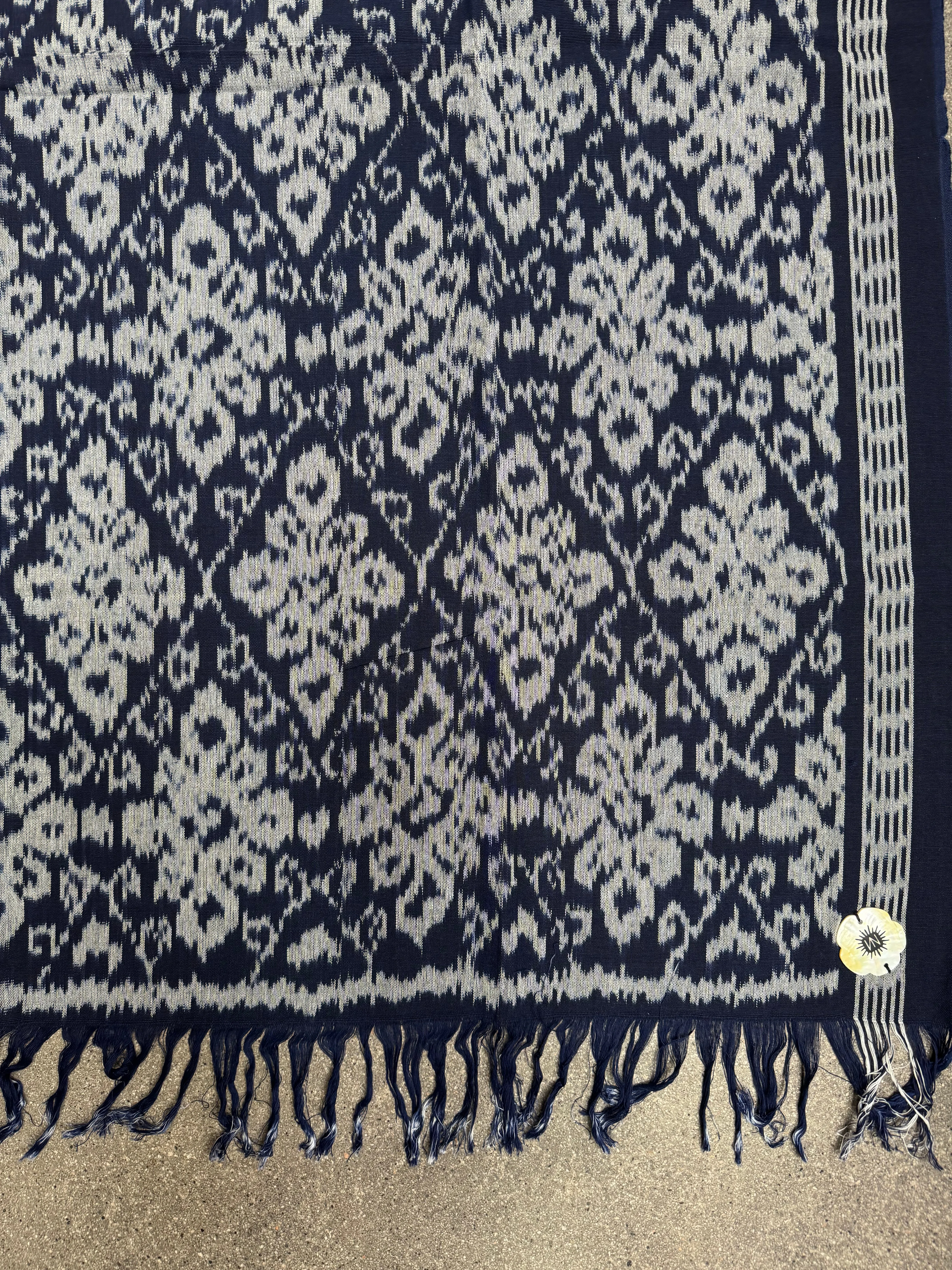 IKAT BLANKET - NAVY/WHITE