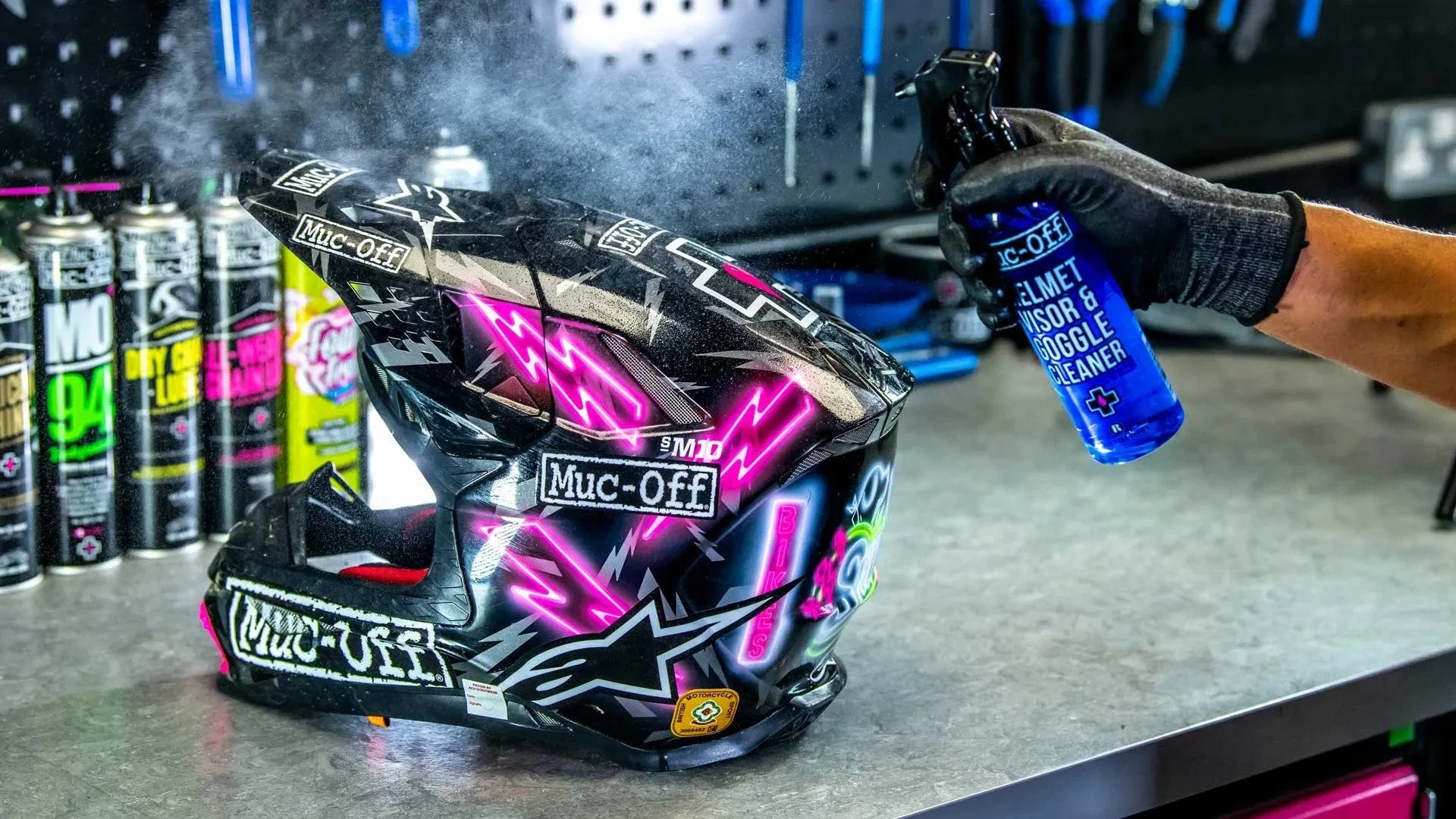 MUC-OFF MOTORCYCLE/BIKE HELMET & VISOR CLEANER