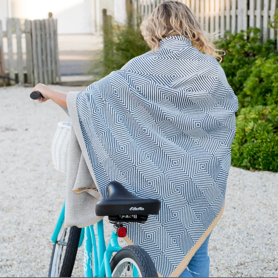 Outdoor Woven Trim Throw
