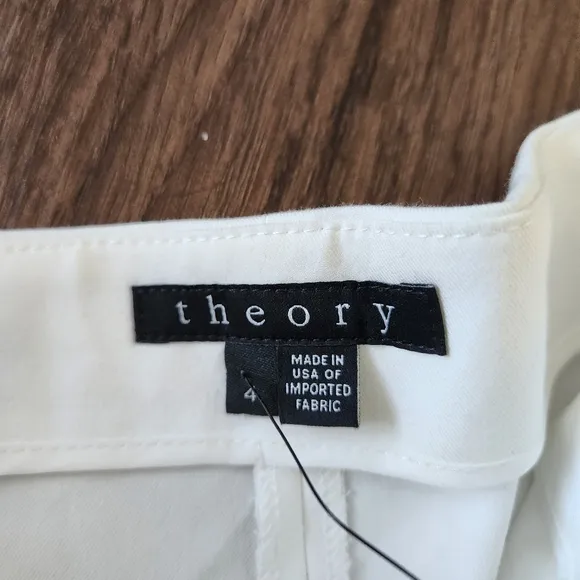 THEORY Palanis White Shorts 9&quot; Designer Coastal Beach Vacation Nautical Summer