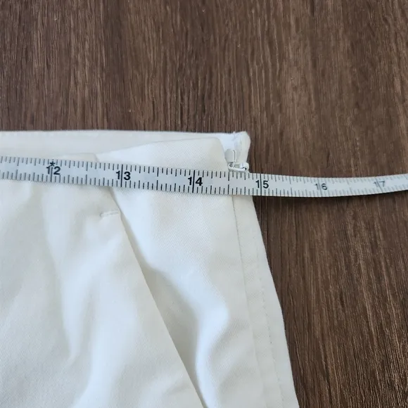 THEORY Palanis White Shorts 9&quot; Designer Coastal Beach Vacation Nautical Summer